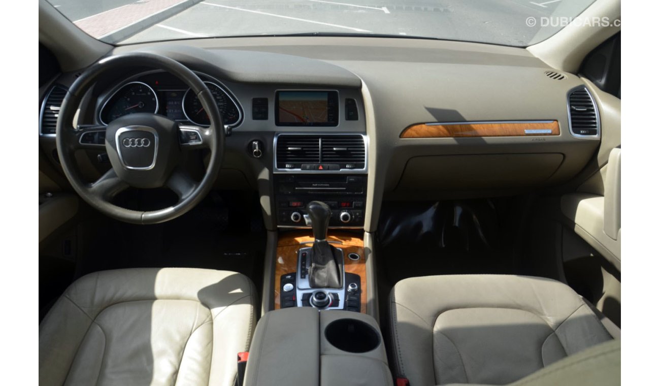 Audi Q7 3.6L Quattro (Panoramic Roof)
