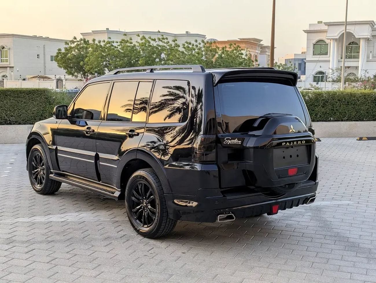 Mitsubishi Pajero Signature Edition GCC Specs