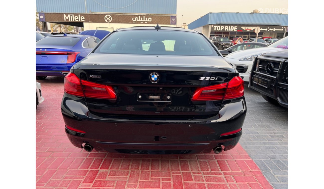 بي أم دبليو 530i لاكجري