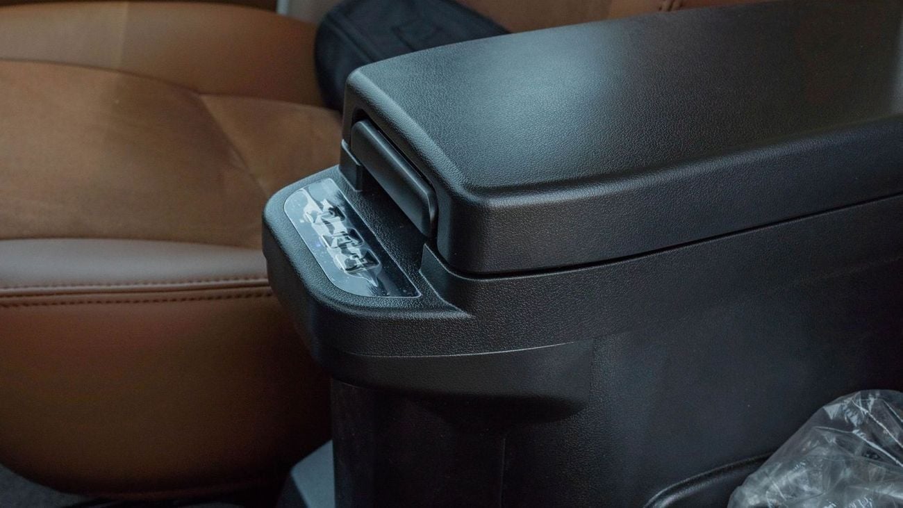 تويوتا لاند كروزر 70 2025 Toyota Land Cruiser LC 76 4.0L AT Petrol (Black)