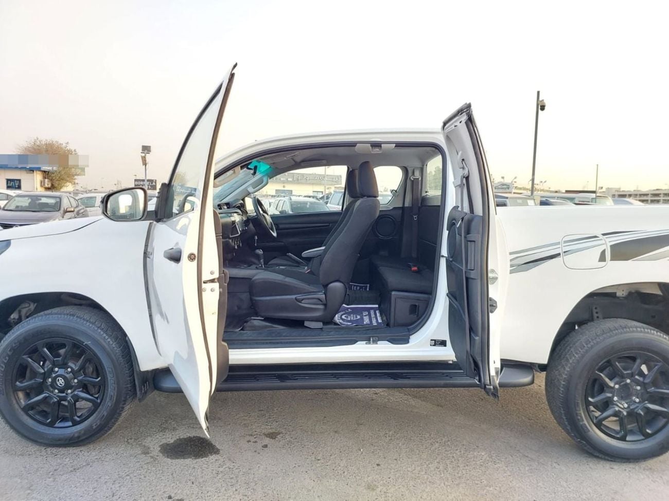 Toyota Hilux 2022 TOYOTA HILUX SMART CAB RHD DIESEL AUTOMATIC 2.4L 2GD ENGINE (PM40191)