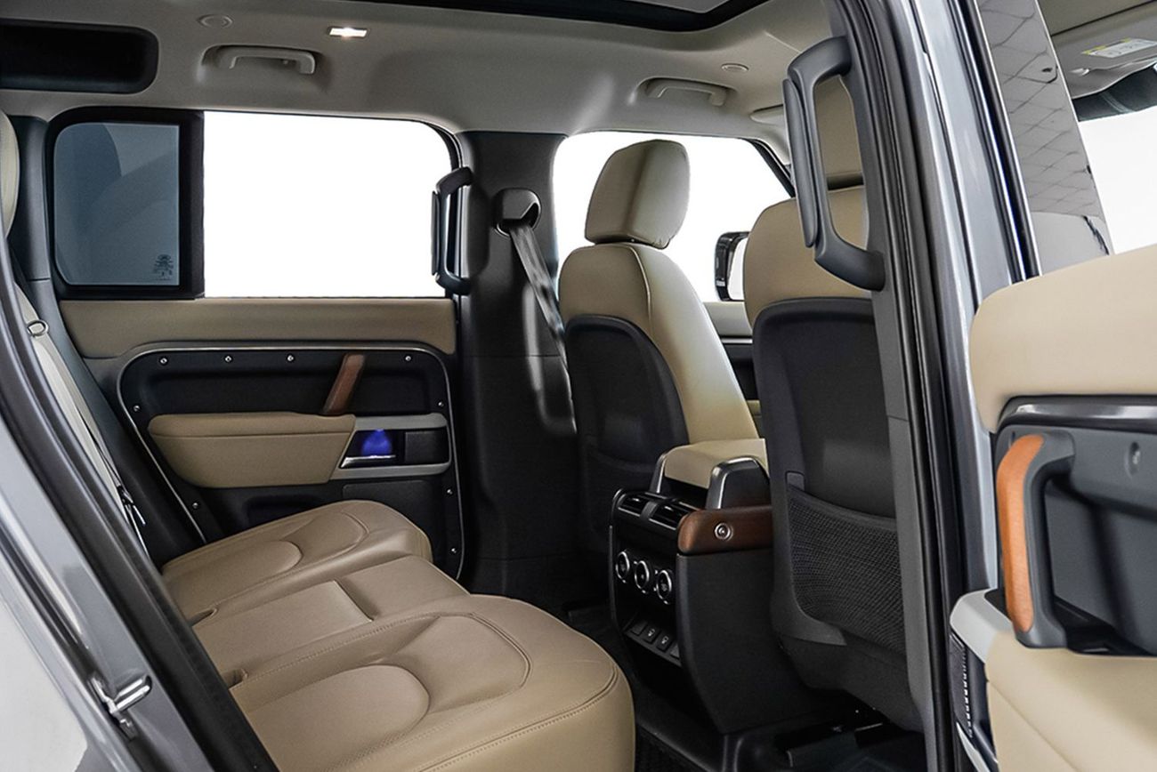 لاند روفر ديفندر 110 SE P300 2.0L