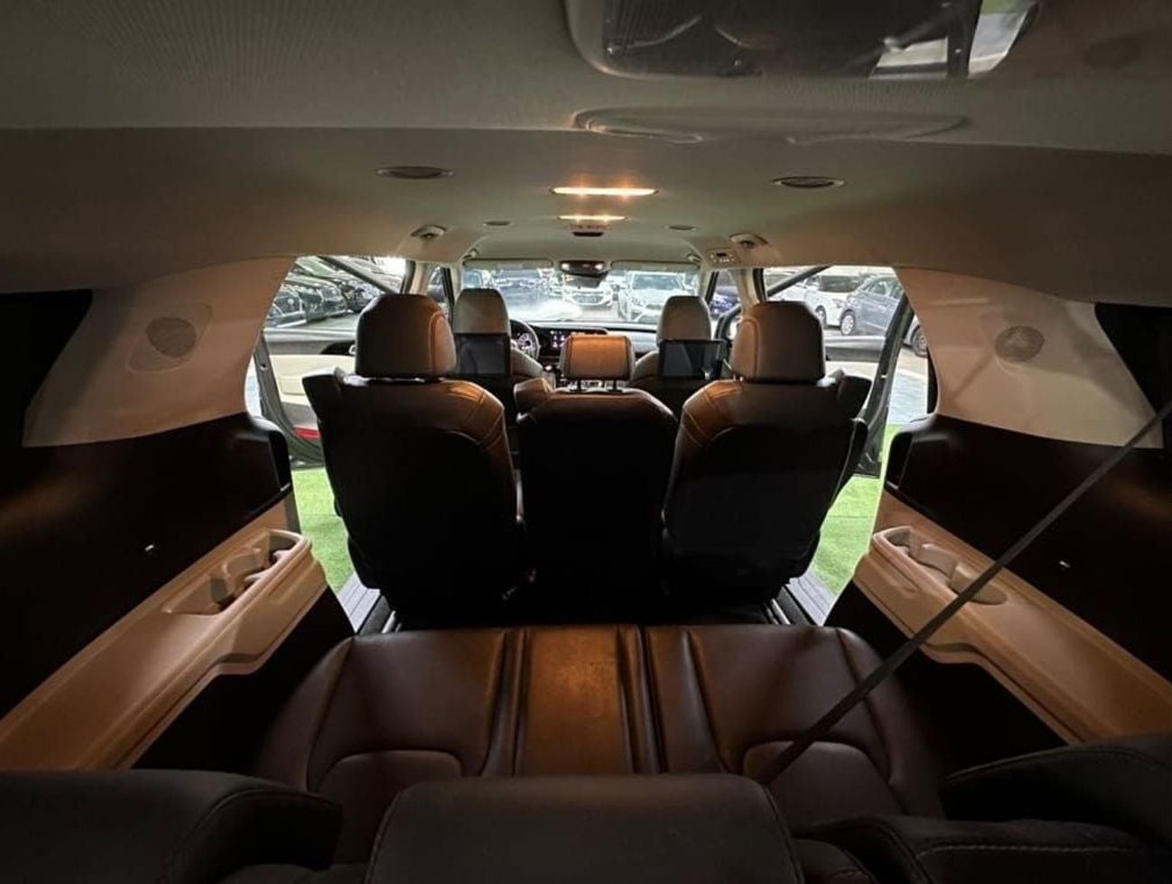 Kia Carnival SXL 3.5L 8seat