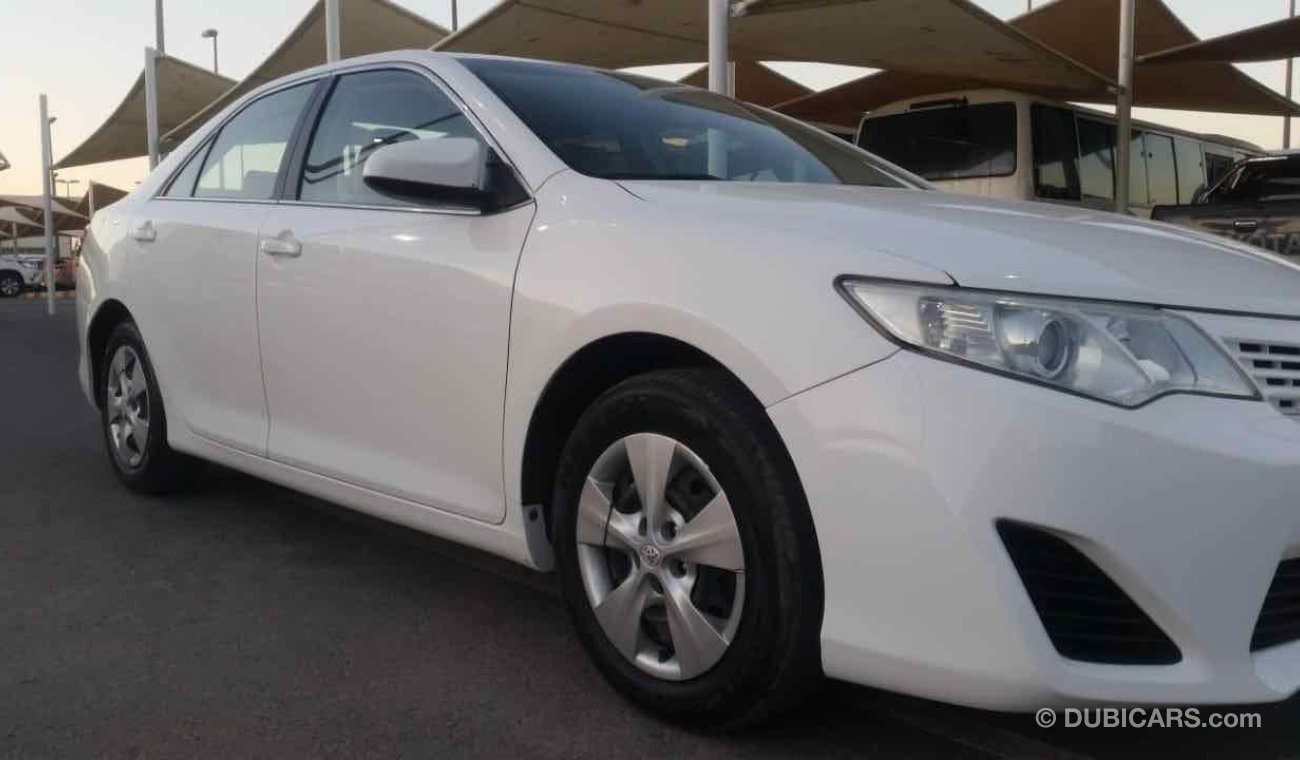 Toyota Camry مواصفات خليجي بحاله ممتازه بدون حوادث