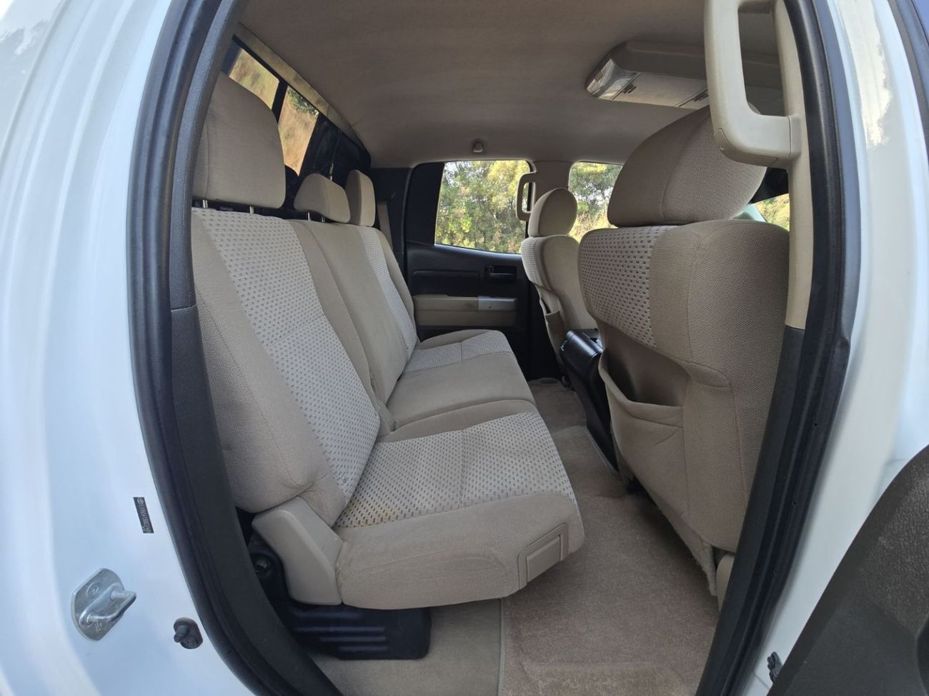 Toyota Tundra Crewmax SR5 5.7L TOYOTA TUNDRA 2011 5.7L V8 // 4X4 // GOOD CONDITION INSIDE OUT SIDE