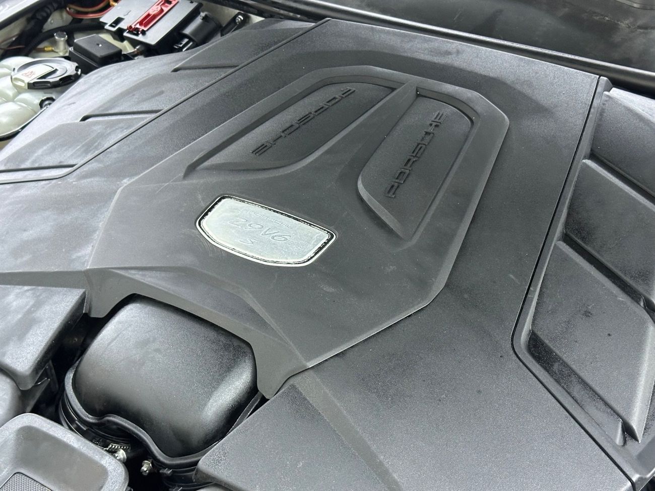 Porsche Cayenne S 2.9L (435 HP)