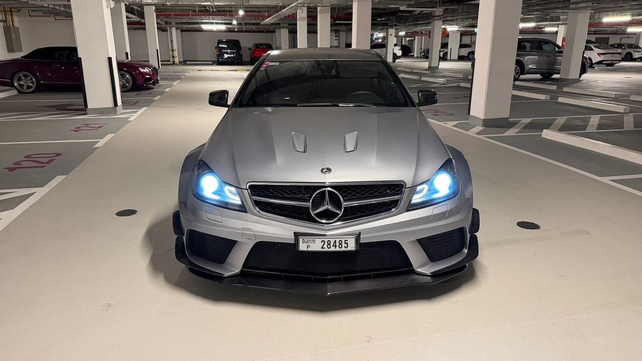مرسيدس بنز C 63 AMG Black Series 6.2 517ps