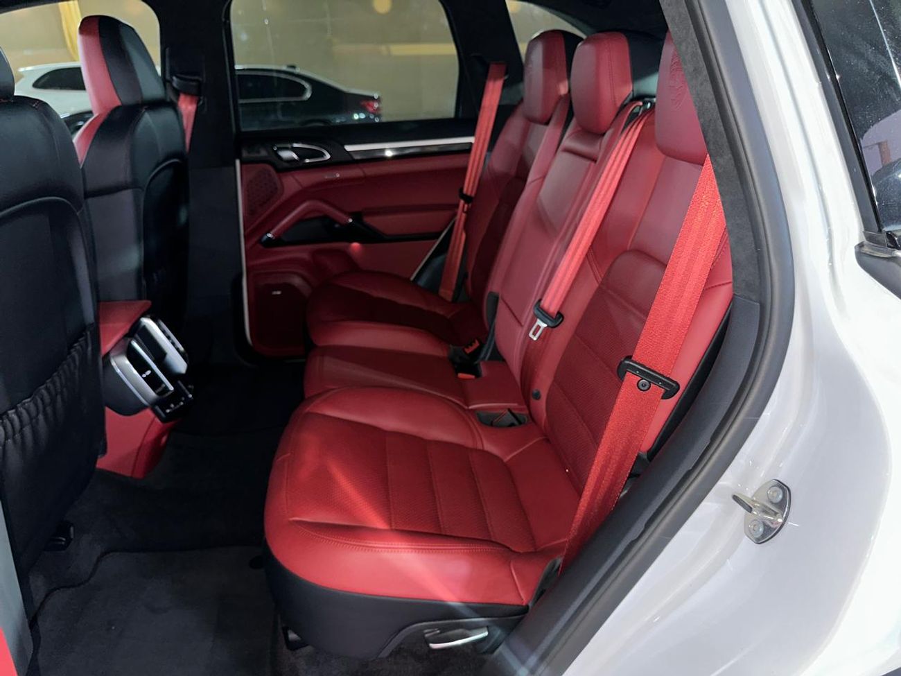 Porsche Cayenne Turbo S 4.8L (570 HP) 2016 | FULL SERVICE HISTORY | CARBON CERAMIC BRAKES (PCCB) | FULL SPEC!