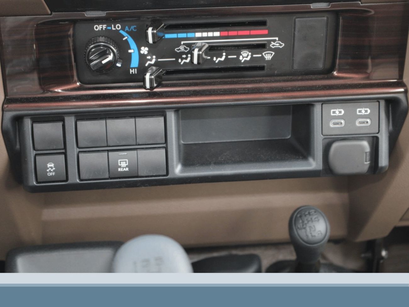 Toyota Land Cruiser 70 ECT0031 - Toyota LC76 Hardtop 5 Doors - 2.8L Diesel Manual White