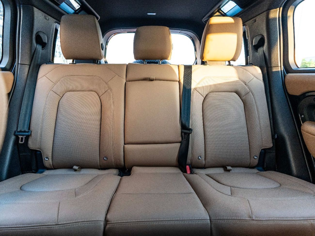 لاند روفر ديفندر P400 110 X-Dynamic HSE 3.0L (5 Seater)