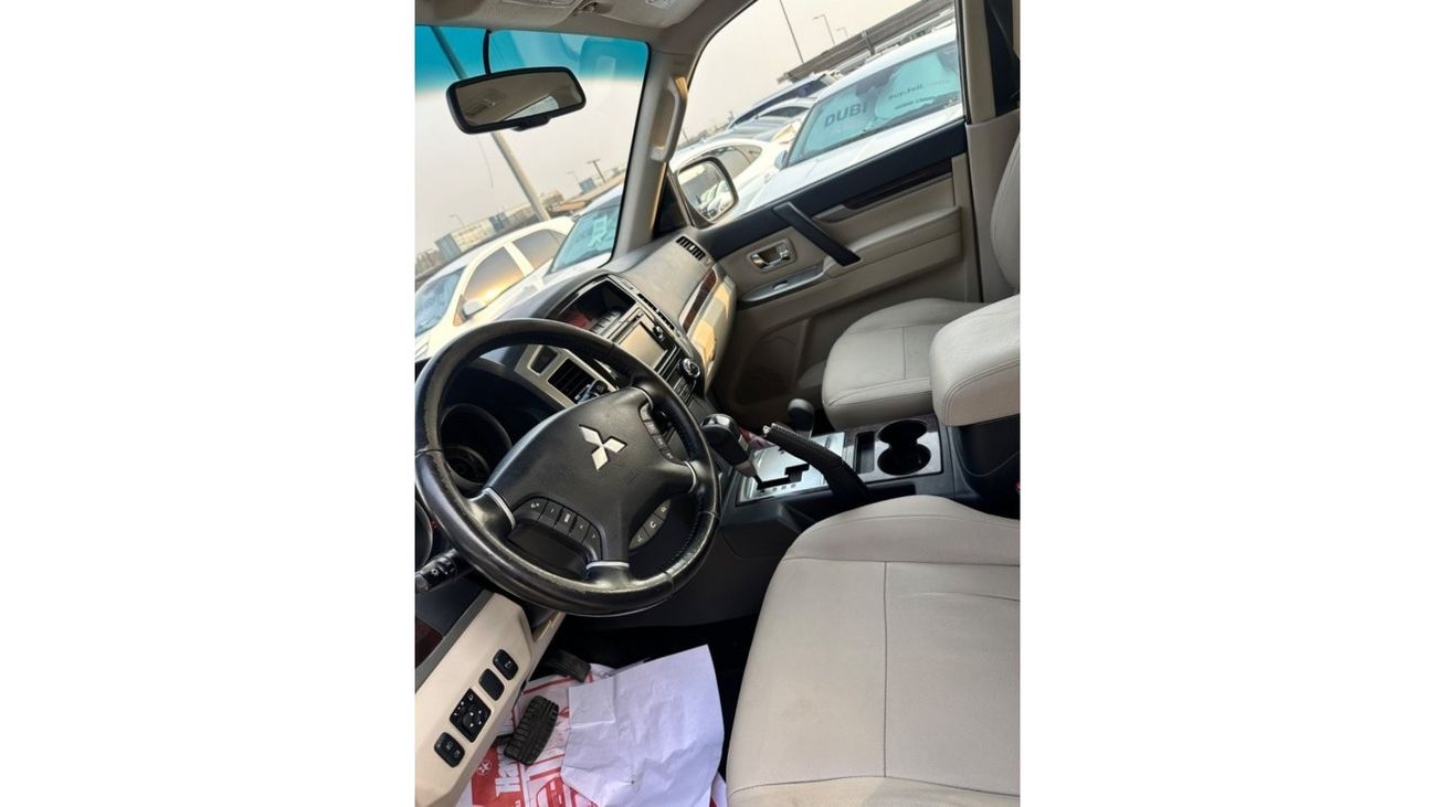 Mitsubishi Pajero GLS Highline خليجي خاليه من الحوادث