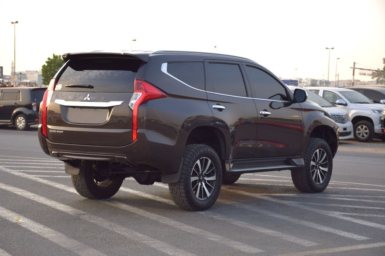 Mitsubishi Pajero Sport 4x4 Diesel 2.4L ( Right Hand )