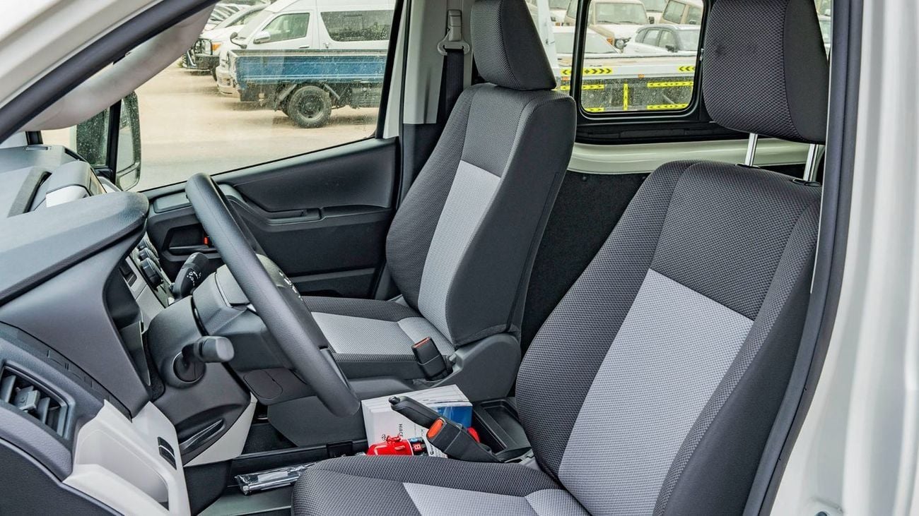 تويوتا هاياس 2026 Toyota Hiace 3.5L Petrol MT High Roof GCC