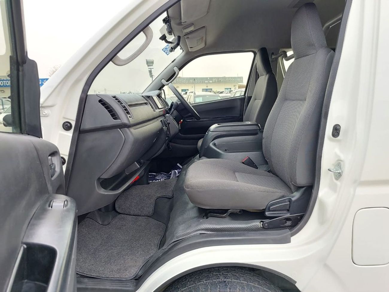 Toyota Hiace TOYOTA HIACE COMMUTER VAN RHD 2017 MODEL 2.7 L PETROL AUTOMATIC(PM81432)