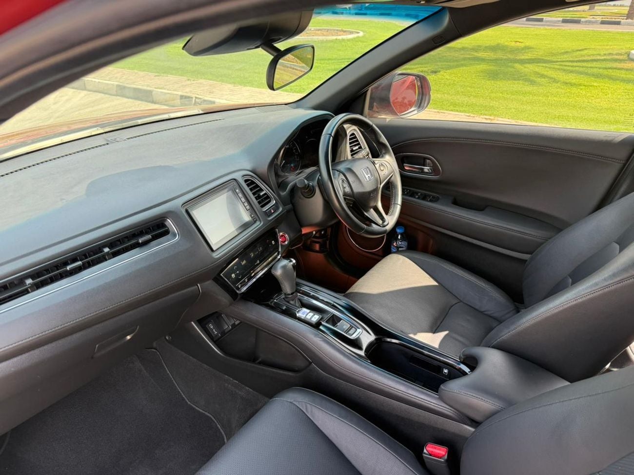 هوندا HRV RS 1.8L v4 petrol engine RHD 2WD Automatic transmission 5 Seats Suv with 5 doors