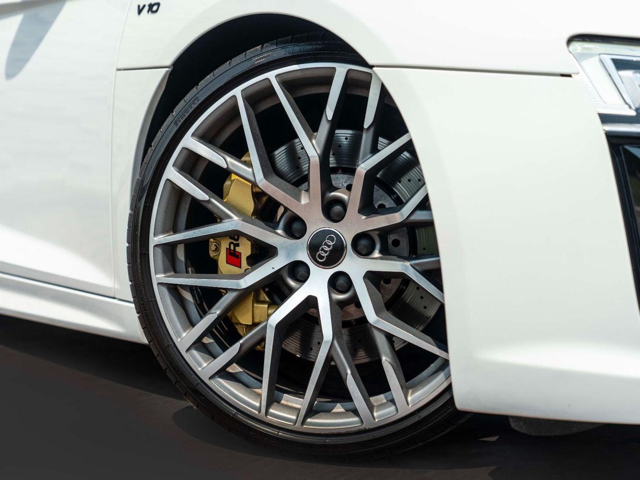 Audi R8 AED 8,861 PM • R8 V10 5.2L AWD • ONLY 60,000 KMS • FULL AUDI SERVICE HISTORY AND NEXT FREE SERVICE