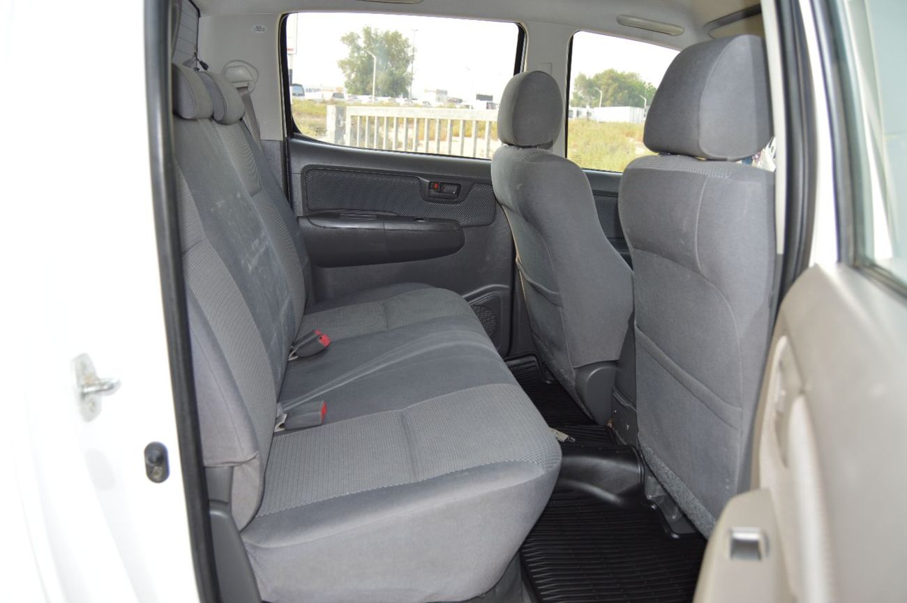 Toyota Hilux Double cabin 3.0L, perfect inside and outside
