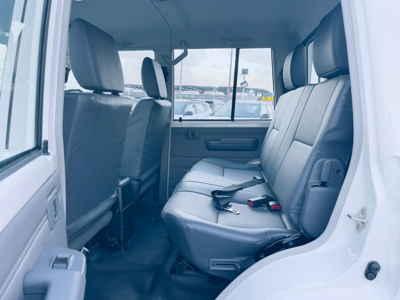 تويوتا لاند كروزر بيك آب Std 4.0L Double Cab Utility 4WD