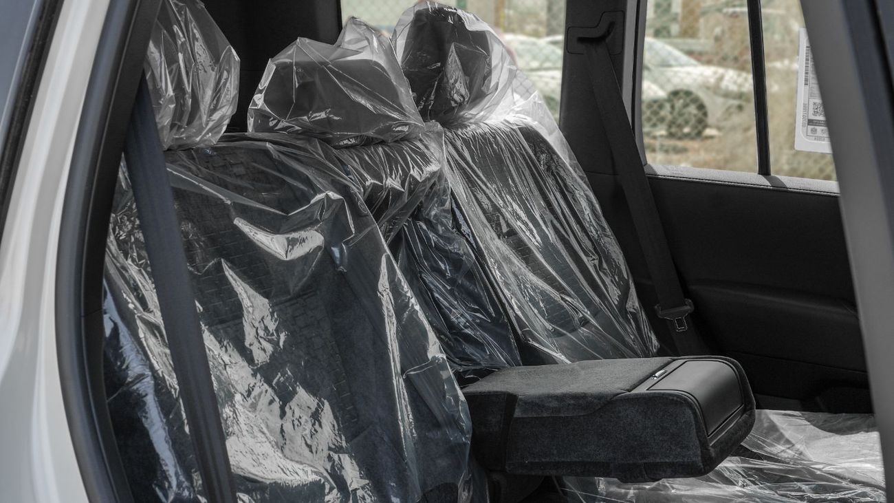 Toyota Land Cruiser 2025 Toyota Land Cruiser GXR 4.0L AT Petrol (White-Black)