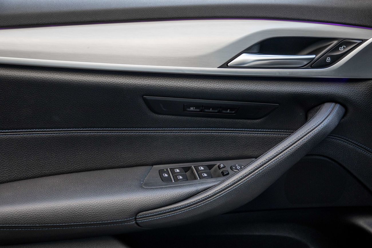 بي أم دبليو 520i 520i M-Kit | 2,155 P.M | 0% Downpayment | Alcantara Bucket Seats!