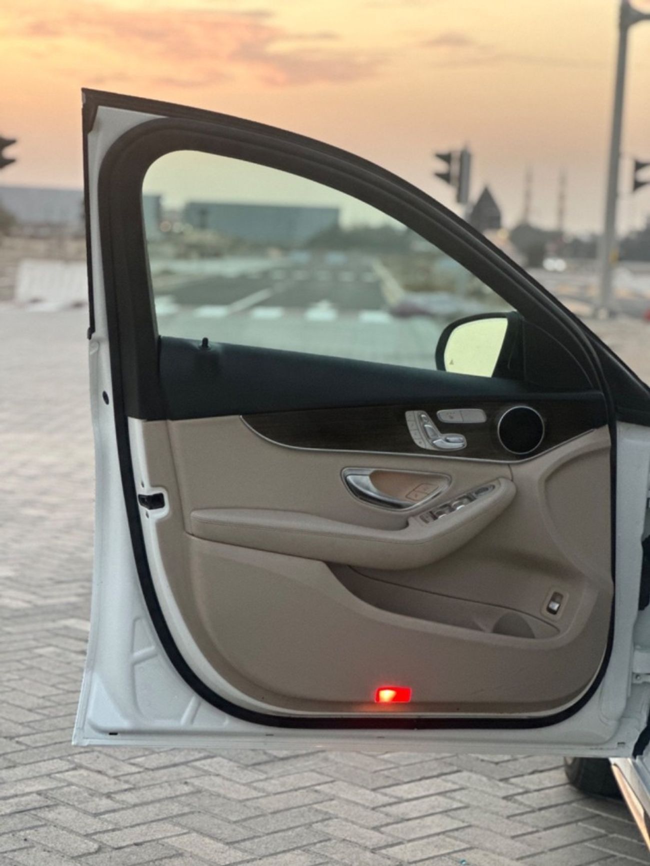 مرسيدس بنز C 300 AMG Pack 2.0L