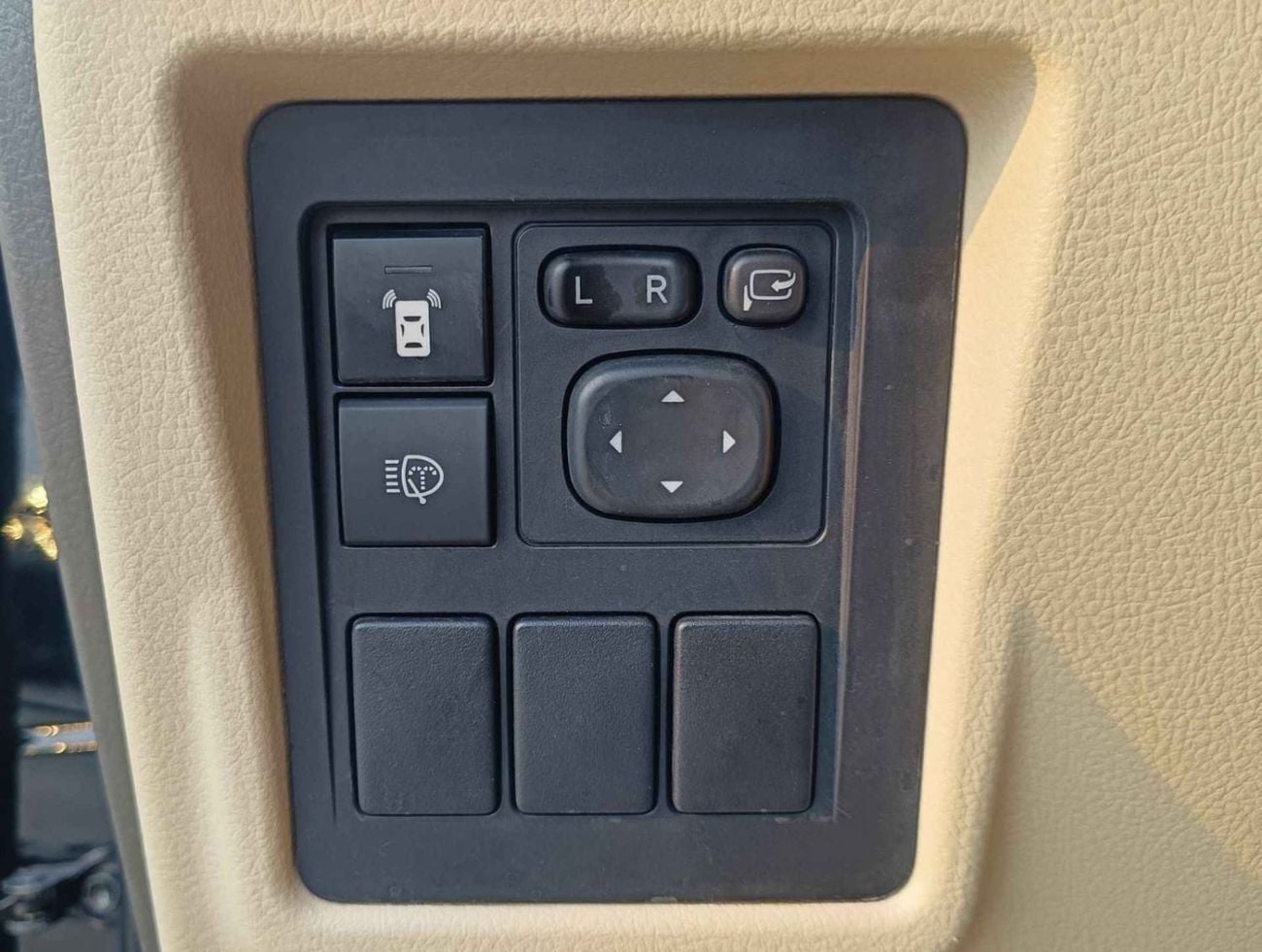 Toyota Prado VXR LHD 4.0L V6 1GR Petrol engine Automatic Gear 4WD 7 Seats 5 Doors