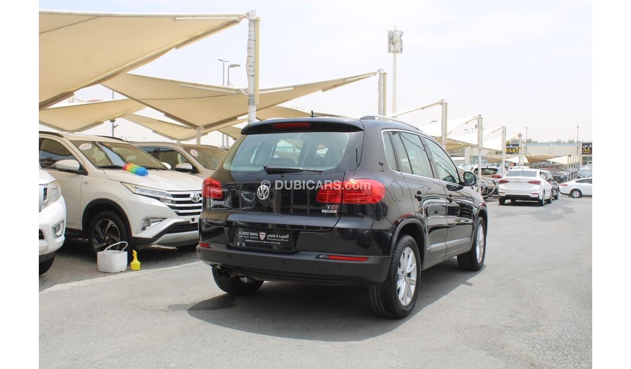 فولكس واجن تيجوان SE خالية من الحوادث - خليجي - مكينة 1400 سي سي - تيربو - السيارة بحالة ممتازة من الداخل والخارج