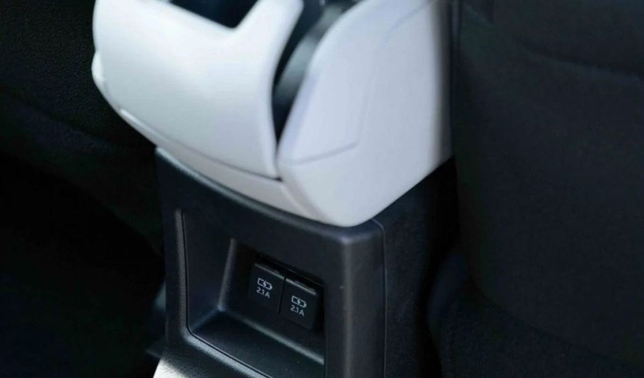 تويوتا فيلوز GLX Toyota Veloz 2023 Toyota Veloz V 1.5 - Silver inside Black
