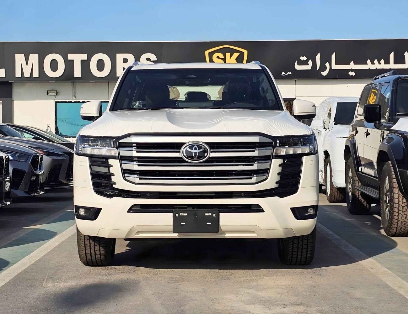 تويوتا لاند كروزر GXR TWIN TURBO / 3.5L V6 PETROL / RADAR / 12.3" DVD WITH JBL SPEAKERS / FRONT PWR SEATS / COOL BOX  