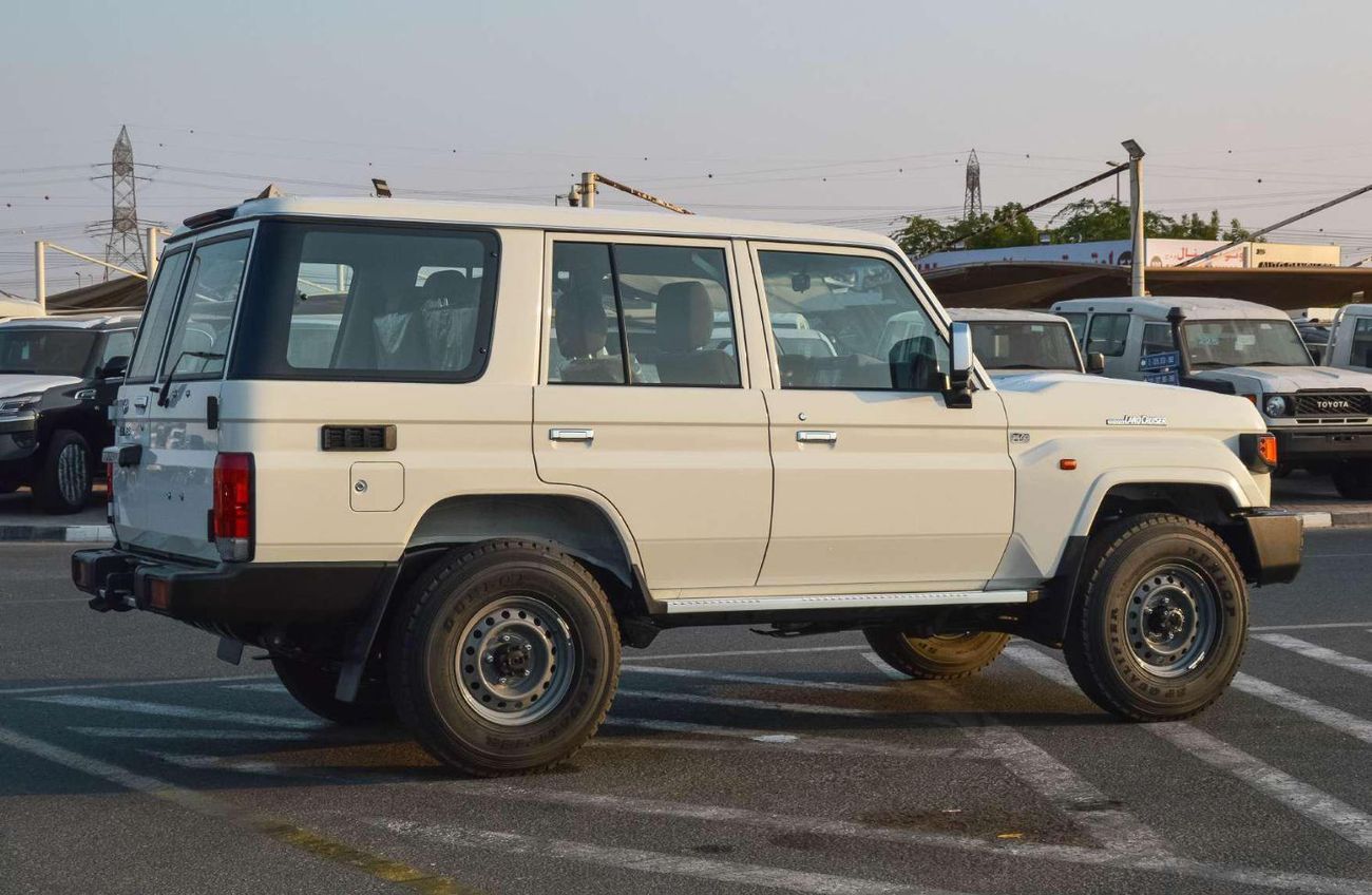 تويوتا لاند كروزر 70 TOYOTA LAND CRUISER 76 4.0L V6 AT  4WD 5DOOR SUV 2025