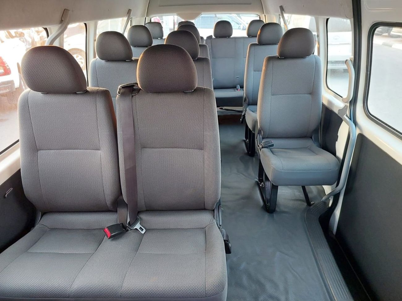 Toyota Hiace TOYOTA HIACE COMMUTER VAN RHD 2016 MODEL 3.0 L DIESEL AUTOMATIC(PM28405)