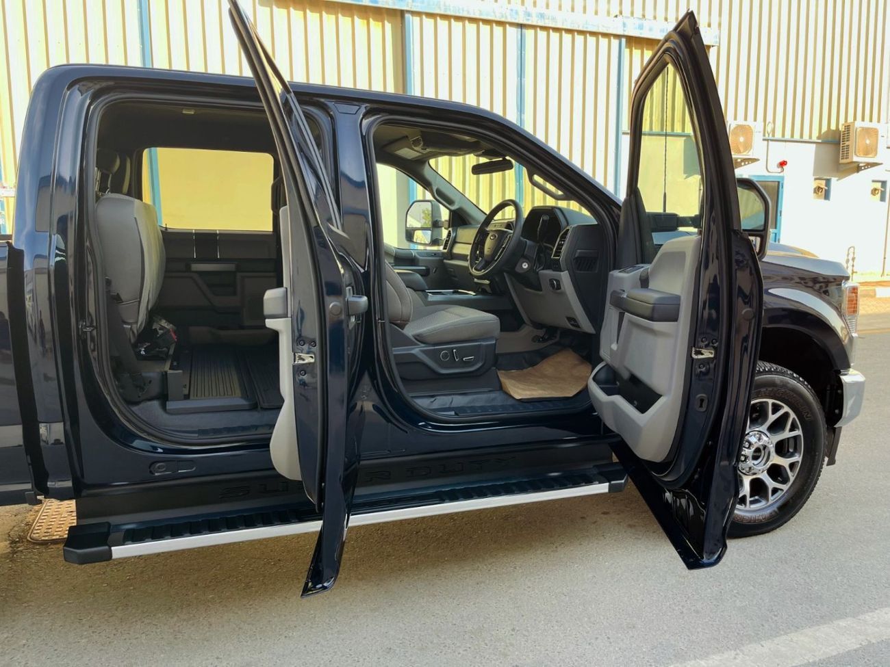 فورد F 250 F-250 SuperDuty XLT Pick-Up 6.8L V8 in RIGHT HAND DRIVE (EXPORT ONLY)