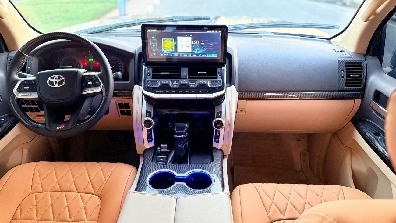 تويوتا لاند كروزر GXR 2019 FACELIFTED 2025 WITH INTERIOR AND EXTERIOR V6 4.0L GCC IN EXCELLENT CONDITION