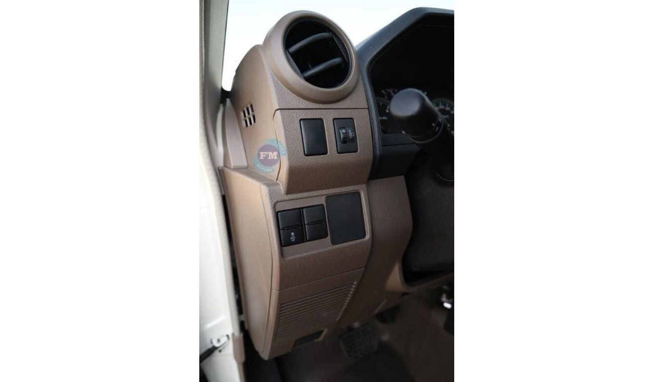 Toyota Land Cruiser Pick Up LX 2.8L Diesel Automatic (Mid Option)