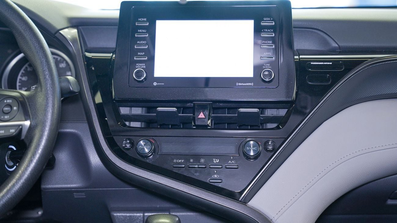 Toyota Camry LE STD 2.5L (204 HP)