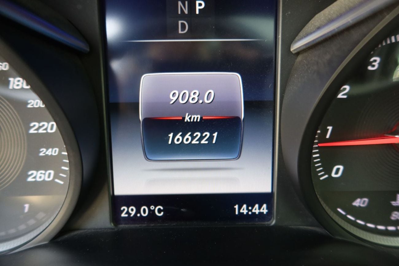 مرسيدس بنز GLC 250 4MATIC 2.0L