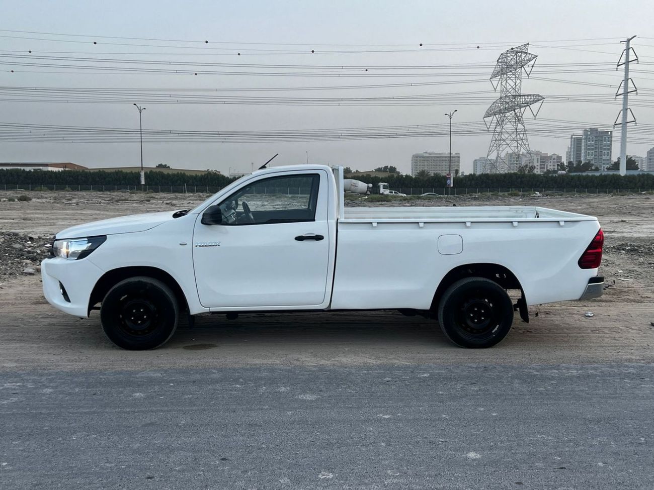 Toyota Hilux PETROL 2.7 LITER SINGLE CAB RIGHT HAND DRIVE AMNUAL TRANSMISSION