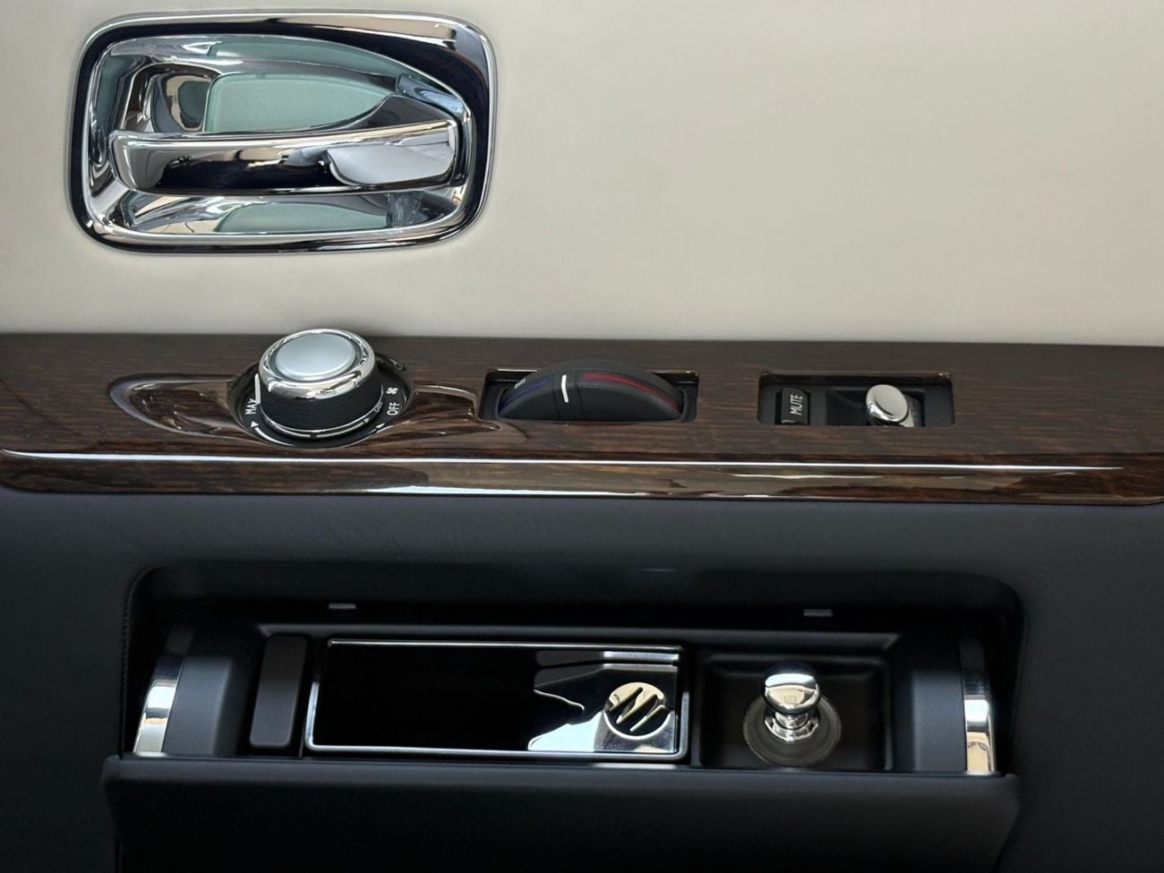 رولز رويس فانتوم ROLLS-ROYCE PHANTOM STANDARD | 6.75L V12 | 2014 | FULL PPF  | ORIGINAL PAINT