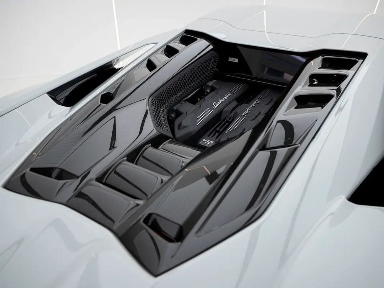 Lamborghini Revuelto SPORTIVA GCC Specs | 3300 km | WARRANTY & SERVICE