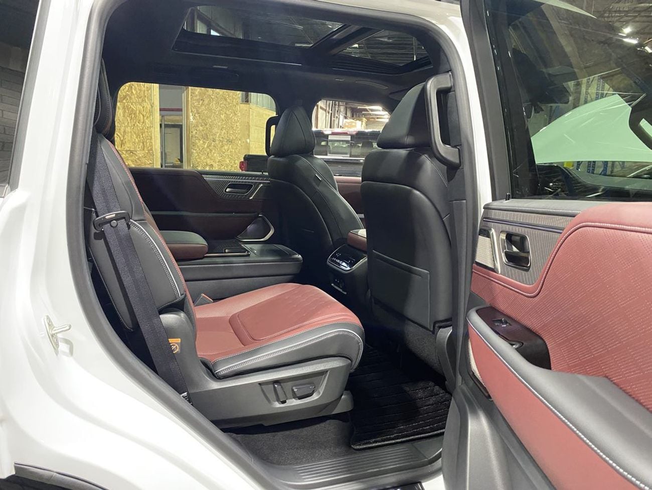 إنفينيتي QX80 AUTOGRAPH CAPTAIN CHAIRS