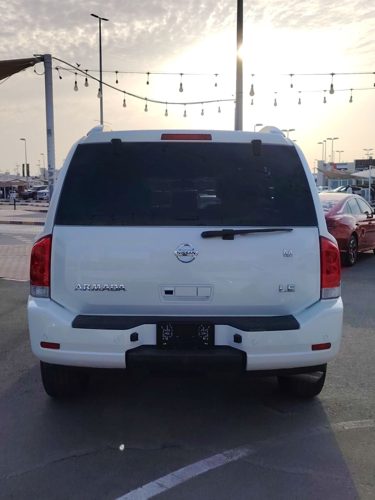 Nissan Armada LE 5.6L (320 HP)