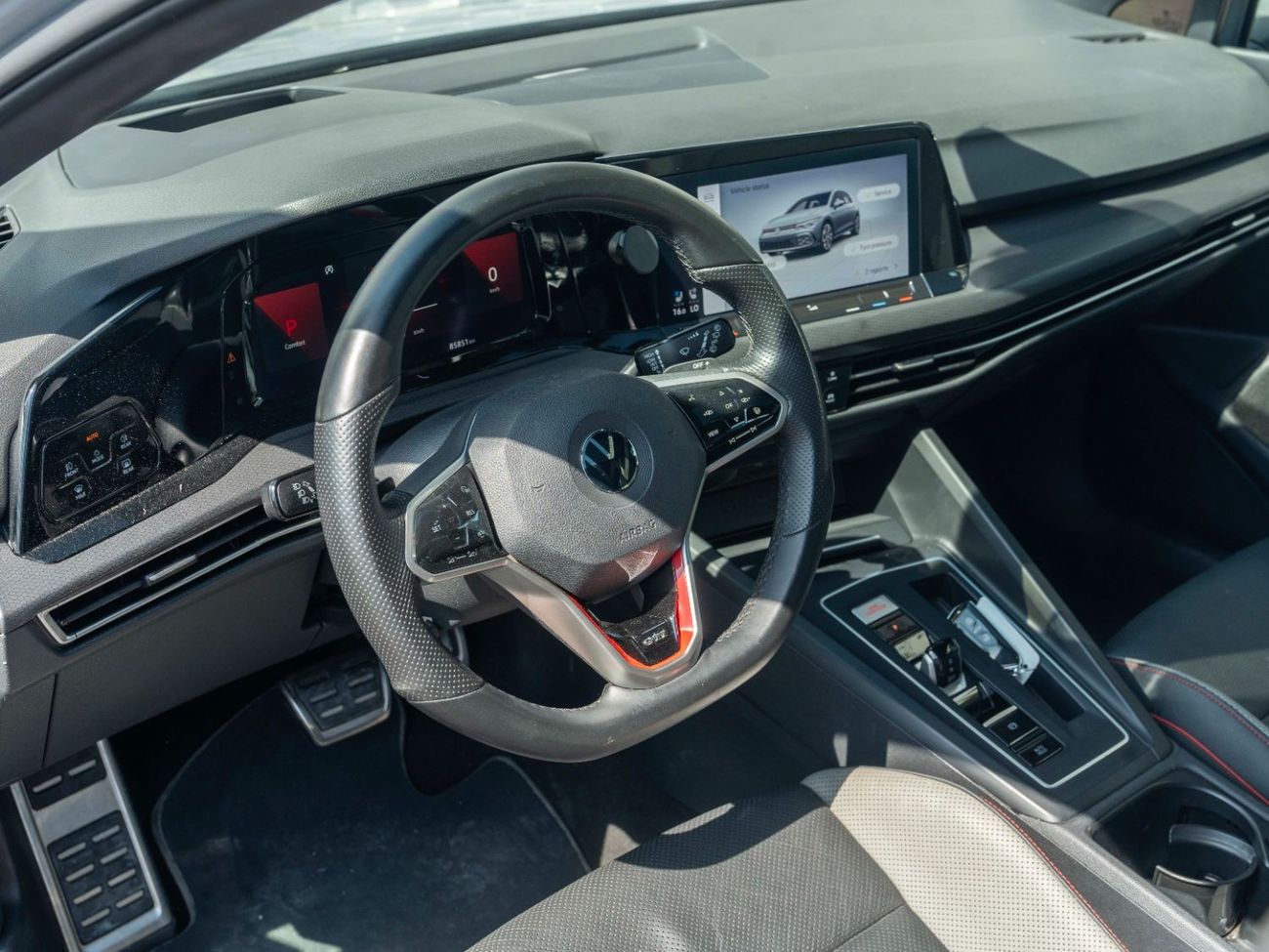 Volkswagen Golf GTI AED 1,808 PM • GTI P2 FULL • LOW KM • OFFICIAL VOLKSWAGEN WARRANTY UNTIL 2026 • STUNNING COLOUR