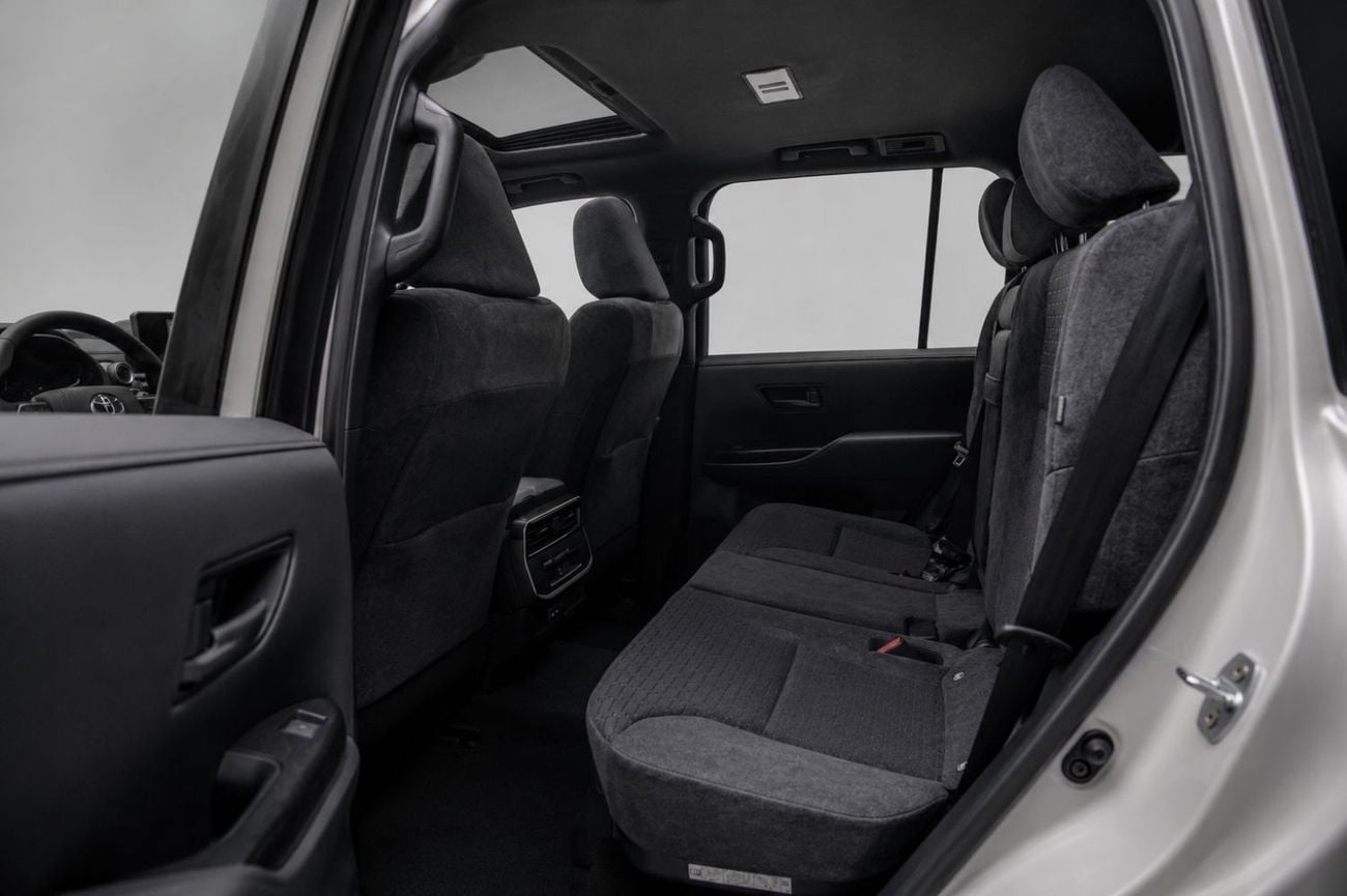 تويوتا لاند كروزر GXR Standard 3.5L - White Pearl Inside Black | Export Only