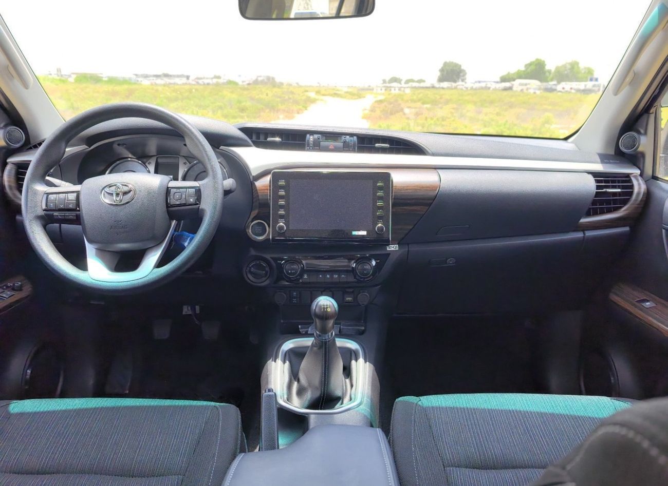 Toyota Hilux D/CAB,PICKUP,2.7L,4X4,DIGITAL AC,WOODEN INTERIOR,BLIND SPOT,DVD+CAMERA,DIFF LOCK,M/T,2 COOL BOX,2025