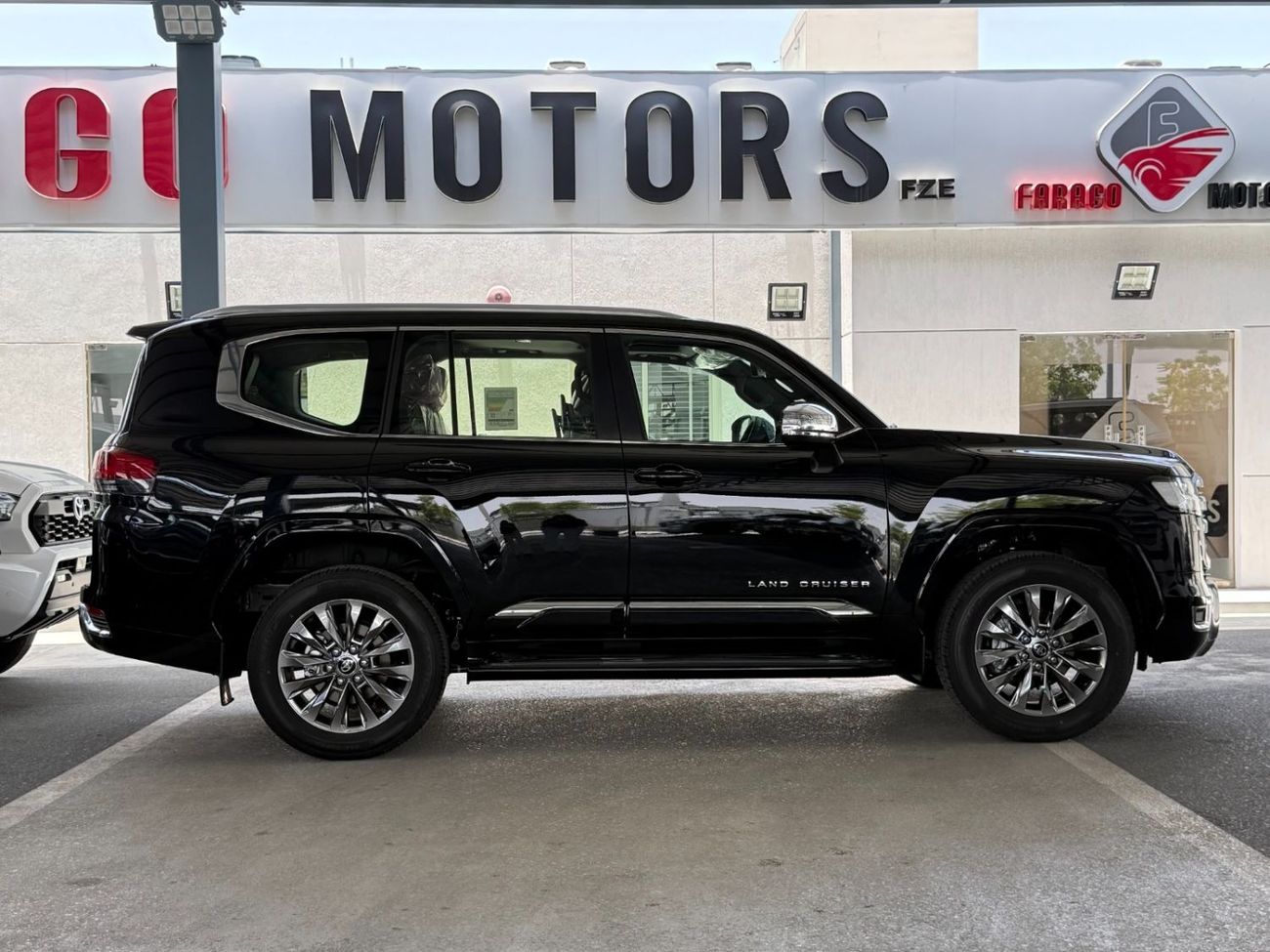 Toyota Land Cruiser VX 4.0 V6 FULL OPTION **EXPORT ONLY**التصدير فقط خارج الخليج***