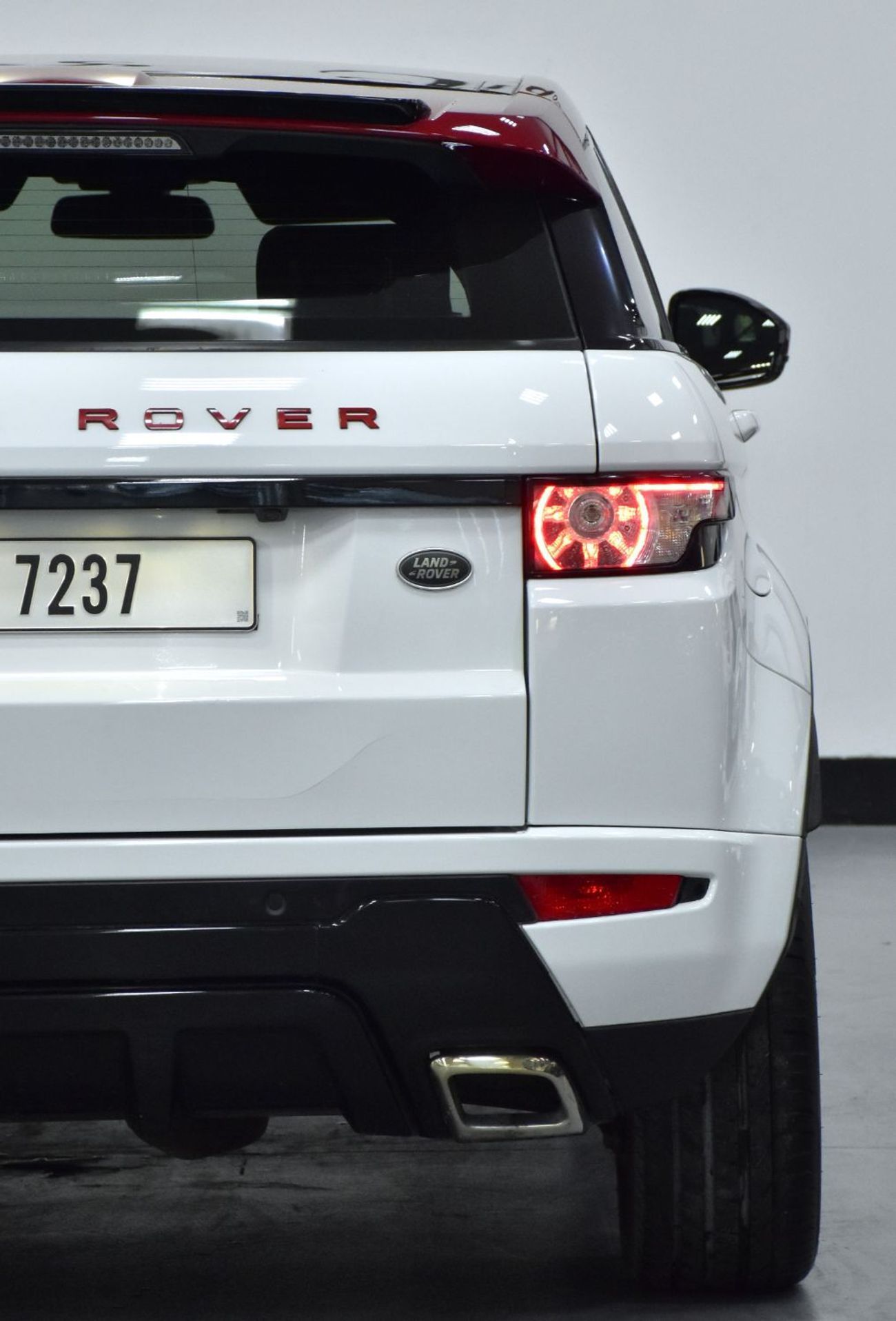 Land Rover Range Rover Evoque Land Rover Range Rover Evoque R-Dynamic ( 1 of 1 in UAE / Special Order ) 2015 Model GCC Specs