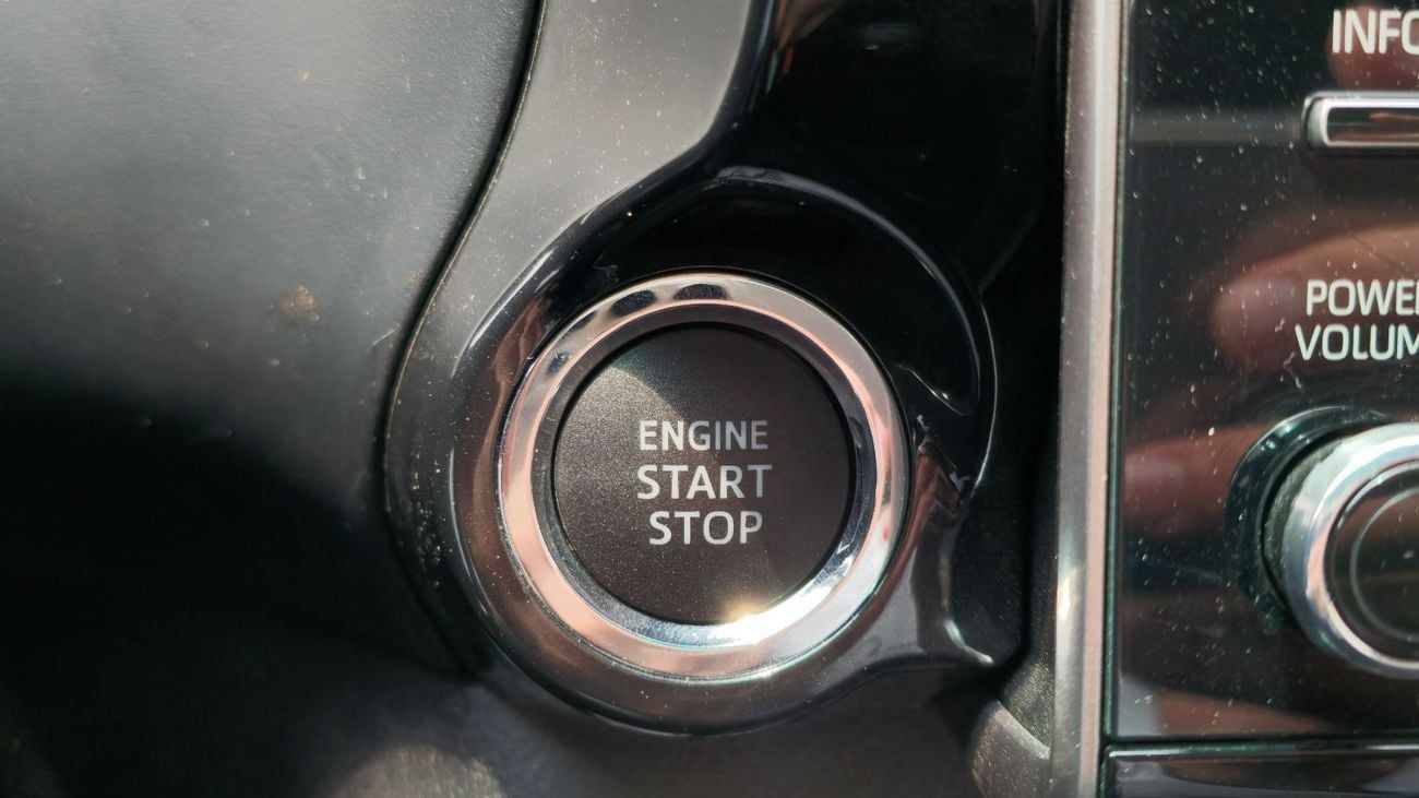 Toyota Hilux Adventure 4.0L AT Model Year 2024 Color White