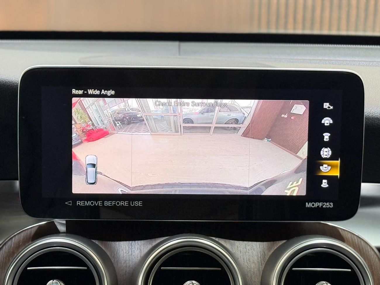 مرسيدس بنز GLC 300 4MATIC 2.0L