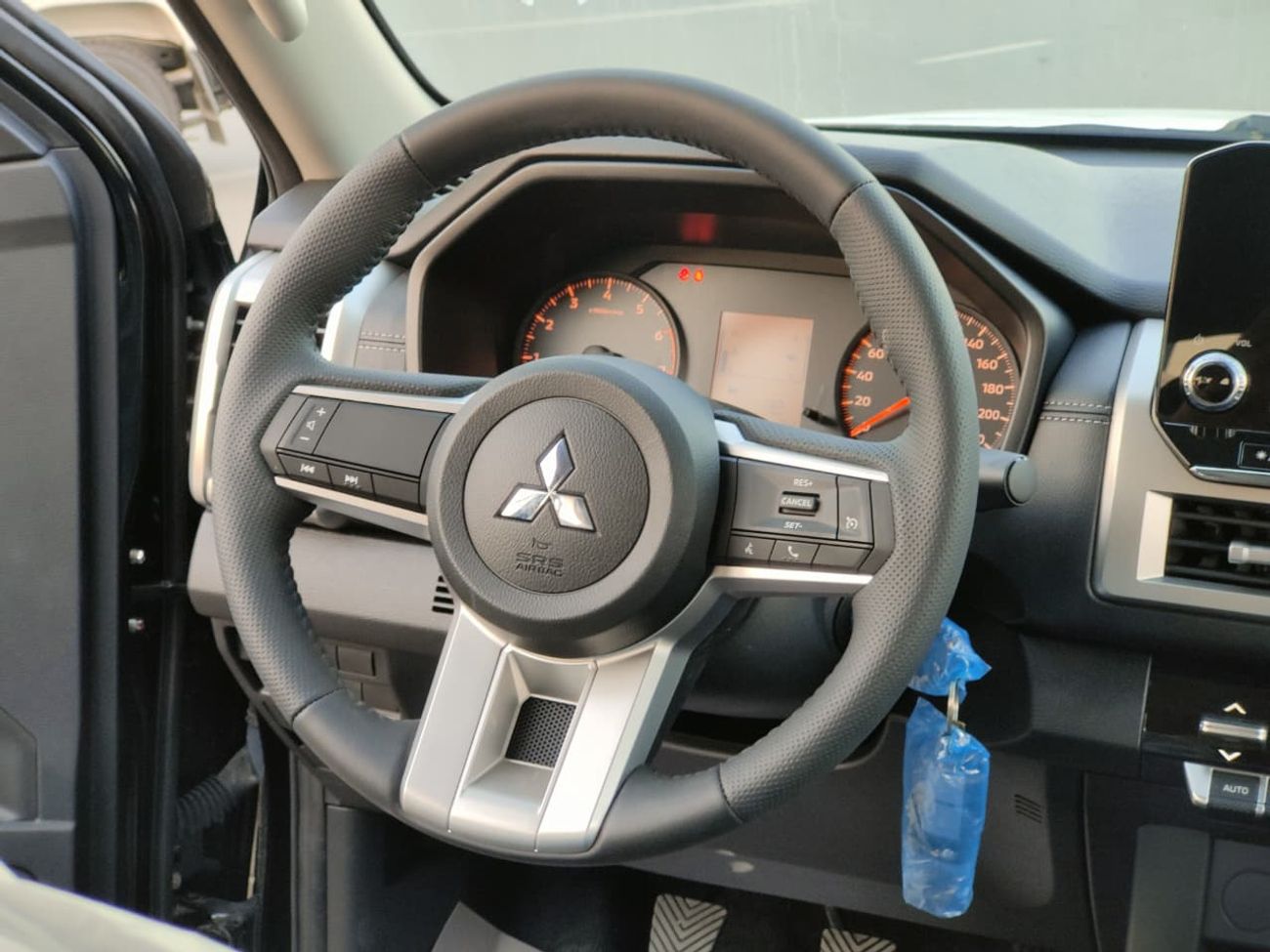 Mitsubishi L200 GLX Double Cab Petrol 2.4L MITSUBISHI L200 PETROL GLX 2.4L 2025