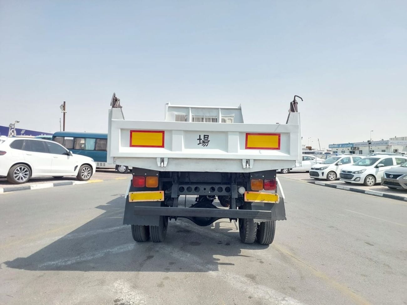 Mitsubishi Fighter (RAMADAN OFFER) MITSUBISHI FIGHTER TRUCK RHD 1990 MODEL 7.5 L DIESEL MANUAL(PM40032)